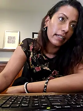 Snapshot of Nikkierosee chatting on March 8, 2025, 8:57 pm Nikkierosee online show from March 8, 2025, 8:57 pm