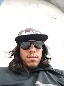 AlexAlejandro13 online show from April 7, 2026, 12:22 am