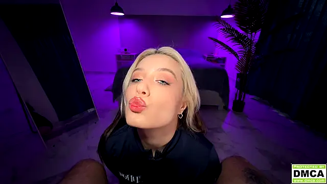 Snapshot of _blowjob_queen chatting on September 30, 2025, 11:10 pm blowjob queen online show from September 30, 2025, 11:10 pm