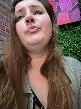 Snapshot of CandyShoopp chatting on February 10, 2025, 5:19 pm CandyShoopp online show from February 10, 2025, 5:19 pm