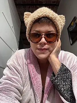 Snapshot of Alicbranca chatting on July 13, 2026, 4:10 pm Alicbranca online show from July 13, 2026, 4:10 pm