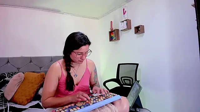 vanessabrown  online show from October 2, 2025, 5:09 pm