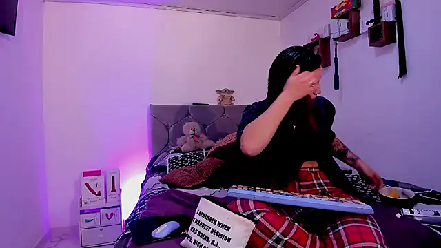 vanessabrown  online show from January 9, 2026, 5:37 pm