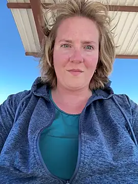 Snapshot of Lizzyloo chatting on February 12, 2025, 6:09 pm Lizzyloo online show from February 12, 2025, 6:09 pm