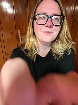 Snapshot of Lizzyloo chatting on November 26, 2025, 3:29 am Lizzyloo online show from November 26, 2025, 3:29 am