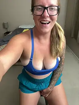 Snapshot of Lizzyloo chatting on July 9, 2026, 5:50 pm Lizzyloo online show from July 9, 2026, 5:50 pm