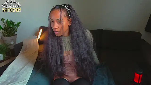 Snapshot of Therainqueen chatting on October 2, 2025, 9:05 am Therainqueen online show from October 2, 2025, 9:05 am