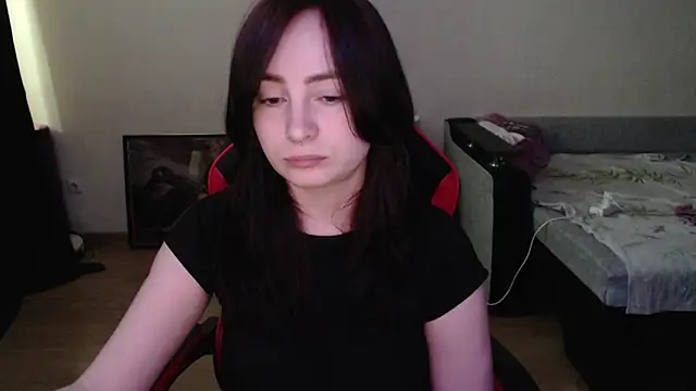 Laralianna online show from April 23, 2026, 12:51 pm