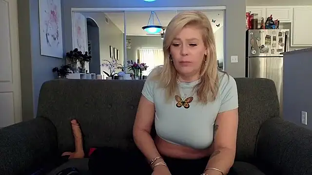 Lexi Shocker online show from November 17, 2025, 6:57 pm