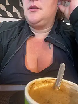 Snapshot of sweeti_Em chatting on September 30, 2025, 3:06 pm sweeti Em online show from September 30, 2025, 3:06 pm