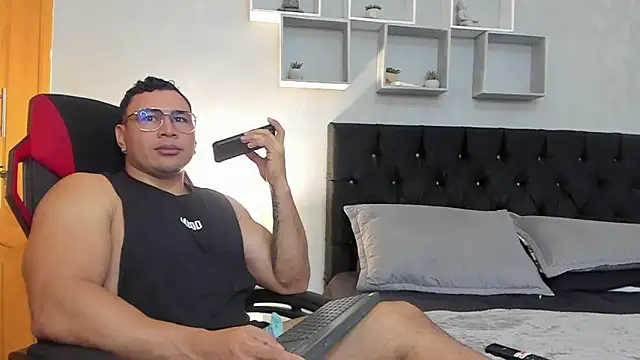 tyler hank01 online show from April 8, 2026, 11:48 pm