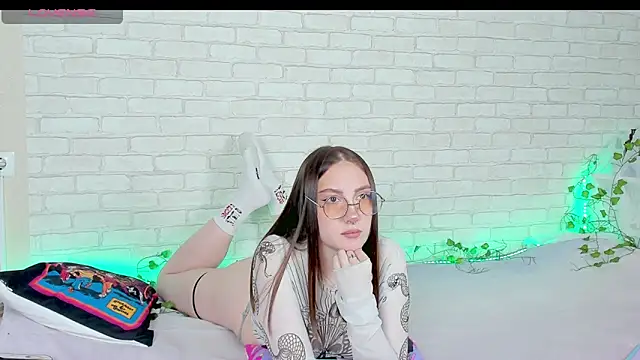 Snapshot of LinaKenny chatting on December 2, 2025, 2:34 pm LinaKenny online show from December 2, 2025, 2:34 pm