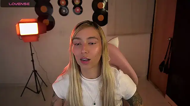 Saucy Jenn online show from April 11, 2026, 3:44 am