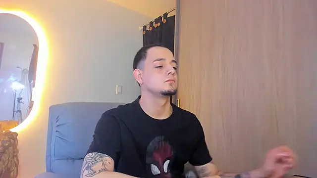 Snapshot of alejandro_calderon1 chatting on February 2, 2025, 4:15 am alejandro calderon1 online show from February 2, 2025, 4:15 am