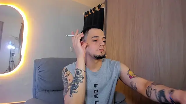 Snapshot of alejandro_calderon1 chatting on February 24, 2025, 5:00 am alejandro calderon1 online show from February 24, 2025, 5:00 am