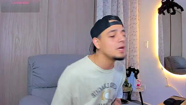 Snapshot of alejandro_calderon1 chatting on October 19, 2025, 11:05 pm alejandro calderon1 online show from October 19, 2025, 11:05 pm