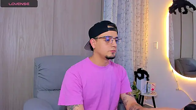 Snapshot of alejandro_calderon1 chatting on October 24, 2025, 4:53 am alejandro calderon1 online show from October 24, 2025, 4:53 am