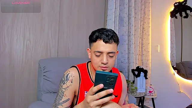 Snapshot of alejandro_calderon1 chatting on October 30, 2025, 2:35 am alejandro calderon1 online show from October 30, 2025, 2:35 am