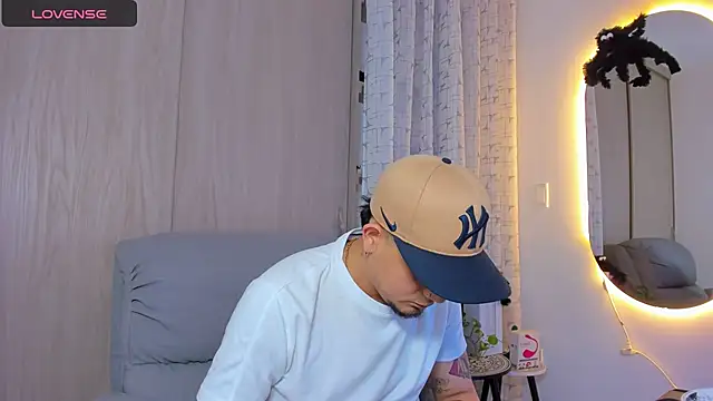 Snapshot of alejandro_calderon1 chatting on November 3, 2025, 5:09 am alejandro calderon1 online show from November 3, 2025, 5:09 am