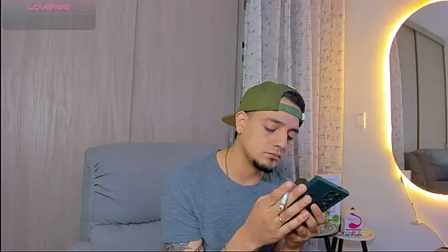 Snapshot of alejandro_calderon1 chatting on November 7, 2025, 6:02 am alejandro calderon1 online show from November 7, 2025, 6:02 am