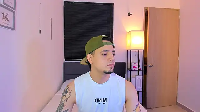 alejandro calderon1 online show from April 23, 2026, 6:58 am