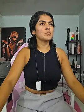 Hannah-grace online show from November 10, 2025, 1:21 pm