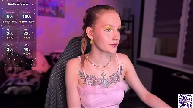 Chanel Gill online show from November 21, 2025, 7:45 pm