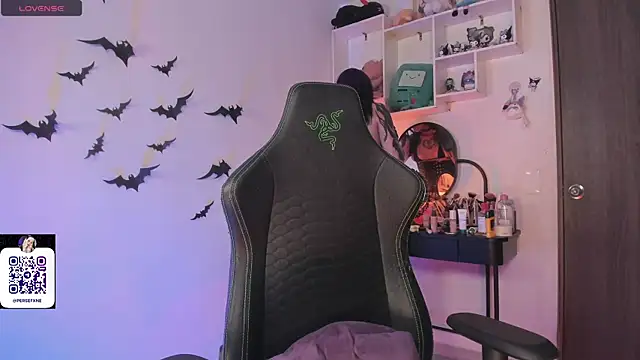 Snapshot of damnliciousss chatting on November 14, 2025, 12:53 am damnliciousss online show from November 14, 2025, 12:53 am