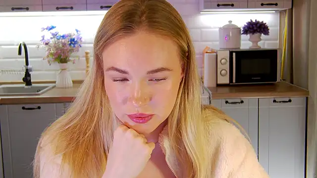 Snapshot of Veronika_Mitchel chatting on September 30, 2025, 5:40 pm Veronika Mitchel online show from September 30, 2025, 5:40 pm