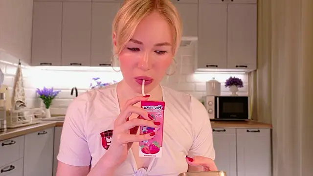 Snapshot of Veronika_Mitchel chatting on November 19, 2025, 1:55 pm Veronika Mitchel online show from November 19, 2025, 1:55 pm