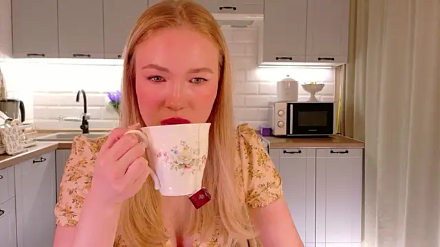 Snapshot of Veronika_Mitchel chatting on April 7, 2026, 4:18 pm Veronika Mitchel online show from April 7, 2026, 4:18 pm