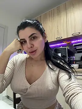 Snapshot of Scarlett-Dream chatting on February 12, 2026, 5:13 am Scarlett-Dream online show from February 12, 2026, 5:13 am