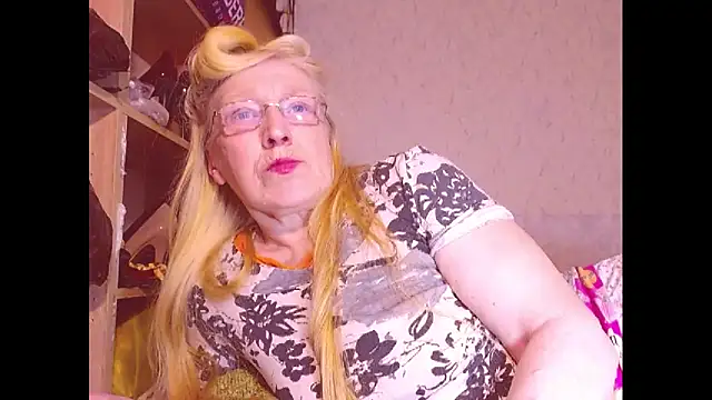 Snapshot of MadamBombShell chatting on February 8, 2025, 7:59 pm MadamBombShell online show from February 8, 2025, 7:59 pm