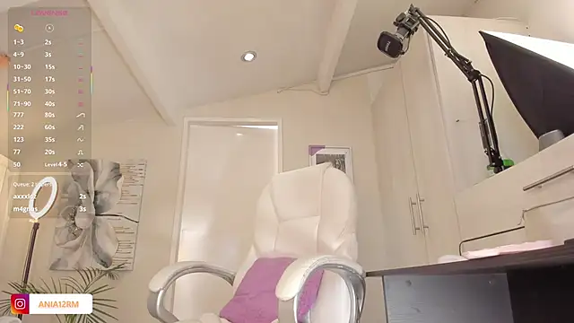 Snapshot of catalinasaiz chatting on October 19, 2025, 1:56 pm catalinasaiz online show from October 19, 2025, 1:56 pm