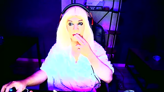 LatruieSow online show from November 14, 2025, 6:34 am