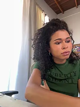 Snapshot of GabriSaenz chatting on November 18, 2025, 2:54 pm GabriSaenz online show from November 18, 2025, 2:54 pm