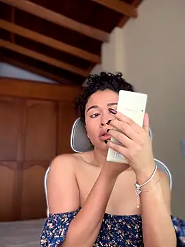 Snapshot of GabriSaenz chatting on November 25, 2025, 2:06 pm GabriSaenz online show from November 25, 2025, 2:06 pm