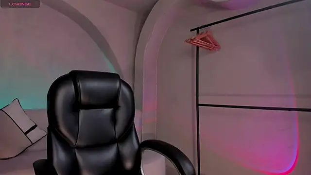 ErikaBenz  online show from October 21, 2025, 12:17 pm