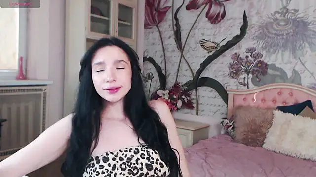 Snapshot of AliciaBow chatting on October 23, 2025, 1:43 pm AliciaBow online show from October 23, 2025, 1:43 pm