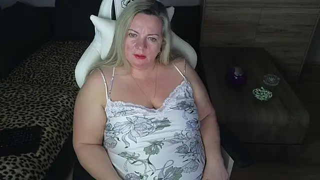 Snapshot of MolligSpielle chatting on January 10, 2025, 1:32 am MolligSpielle online show from January 10, 2025, 1:32 am