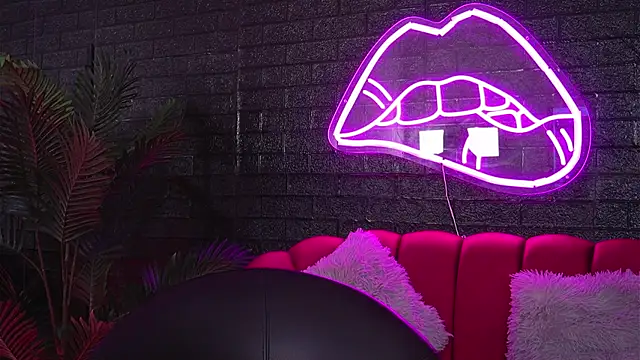 Snapshot of ScarlettQuate chatting on December 10, 2024, 5:55 pm ScarlettQuate online show from December 10, 2024, 5:55 pm