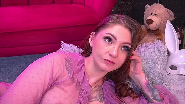 Snapshot of ScarlettQuate chatting on December 17, 2024, 12:01 am ScarlettQuate online show from December 17, 2024, 12:01 am