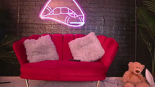 Snapshot of ScarlettQuate chatting on December 23, 2024, 5:54 pm ScarlettQuate online show from December 23, 2024, 5:54 pm