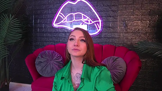 Snapshot of ScarlettQuate chatting on March 5, 2025, 5:39 pm ScarlettQuate online show from March 5, 2025, 5:39 pm