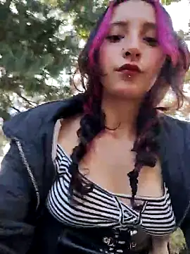 Snapshot of _Laary chatting on October 4, 2025, 9:02 pm Laary online show from October 4, 2025, 9:02 pm