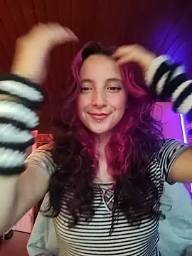 Snapshot of _Laary chatting on October 28, 2025, 9:50 pm Laary online show from October 28, 2025, 9:50 pm