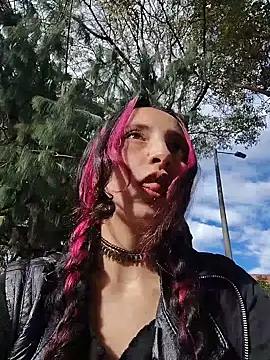 Snapshot of _Laary chatting on November 25, 2025, 9:04 pm Laary online show from November 25, 2025, 9:04 pm