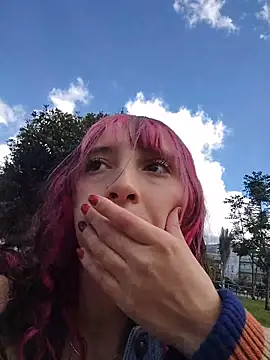 Snapshot of _Laary chatting on December 13, 2025, 7:53 pm Laary online show from December 13, 2025, 7:53 pm