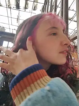 Snapshot of _Laary chatting on December 16, 2025, 8:03 pm Laary online show from December 16, 2025, 8:03 pm