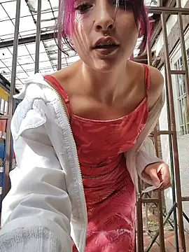 Snapshot of _Laary chatting on February 4, 2026, 8:47 pm Laary online show from February 4, 2026, 8:47 pm